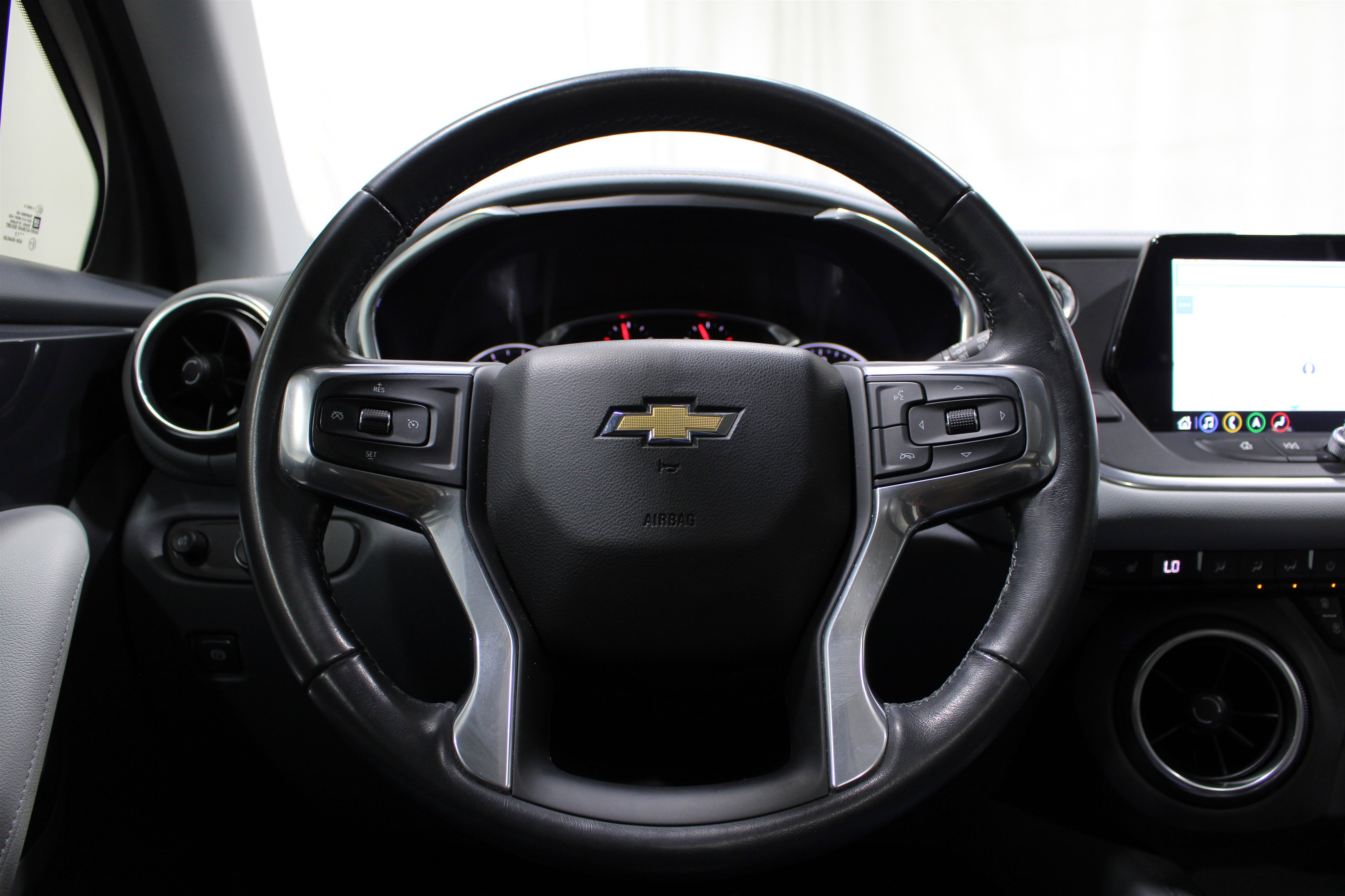 Used 2019 Chevrolet Blazer LT w/ Sun and Wheels Package FWD image 11