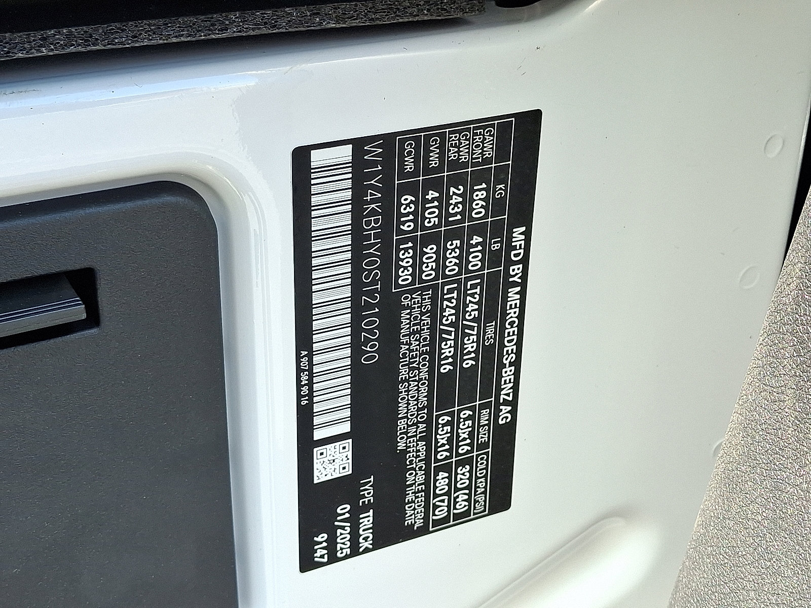 Used 2025 Mercedes-Benz Sprinter 2500 image 27