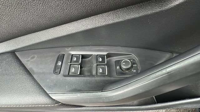 Used 2022 Volkswagen Jetta SE image 27