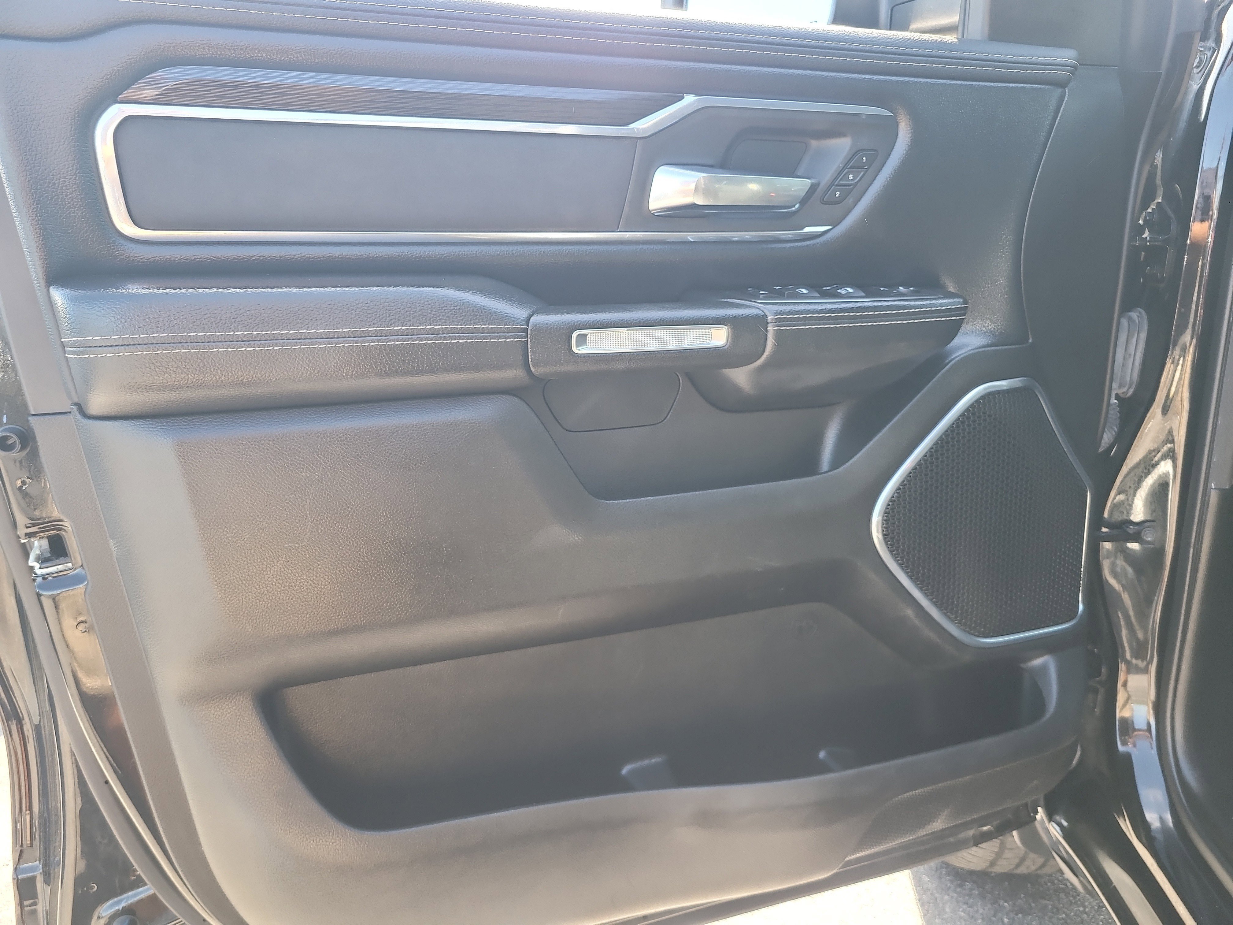 Used 2024 RAM 1500 Laramie AWD/4WD image 15