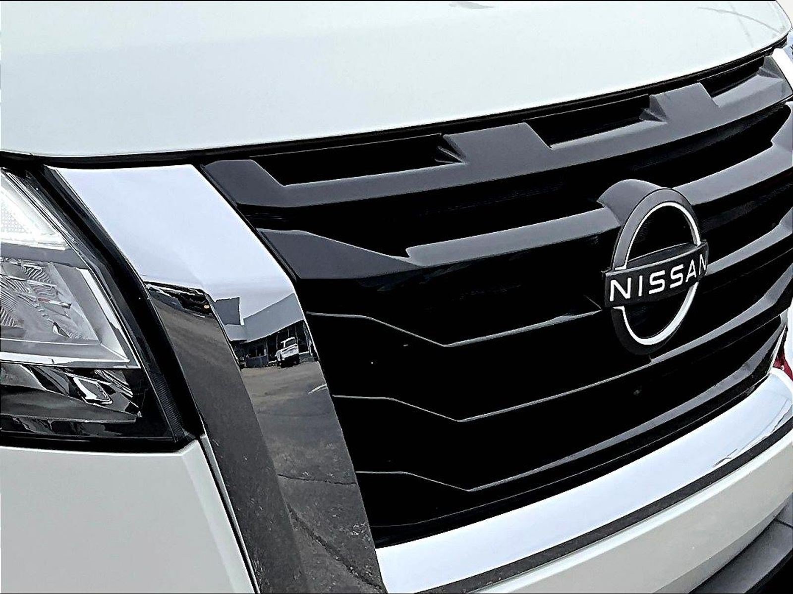 Certified 2023 Nissan Pathfinder Platinum w/ Cargo Package AWD/4WD image 34