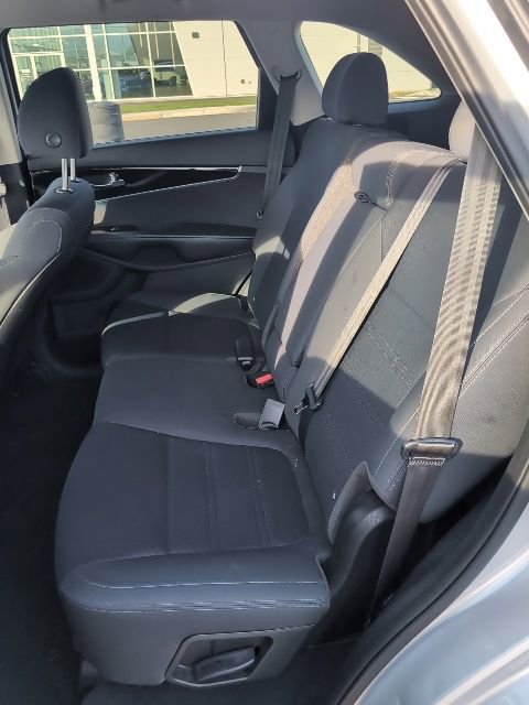 Used 2019 Kia Sorento L image 11