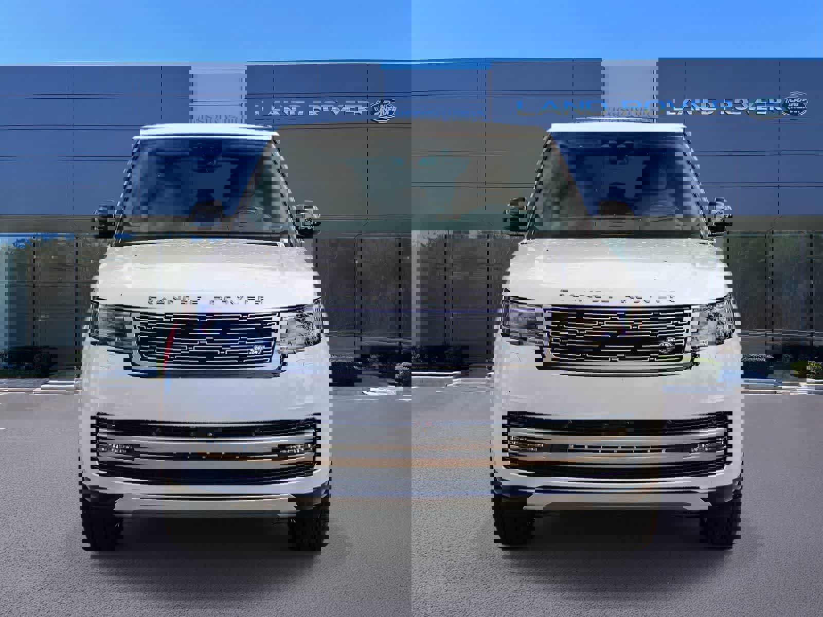 New 2026 Land Rover Range Rover SE image 2