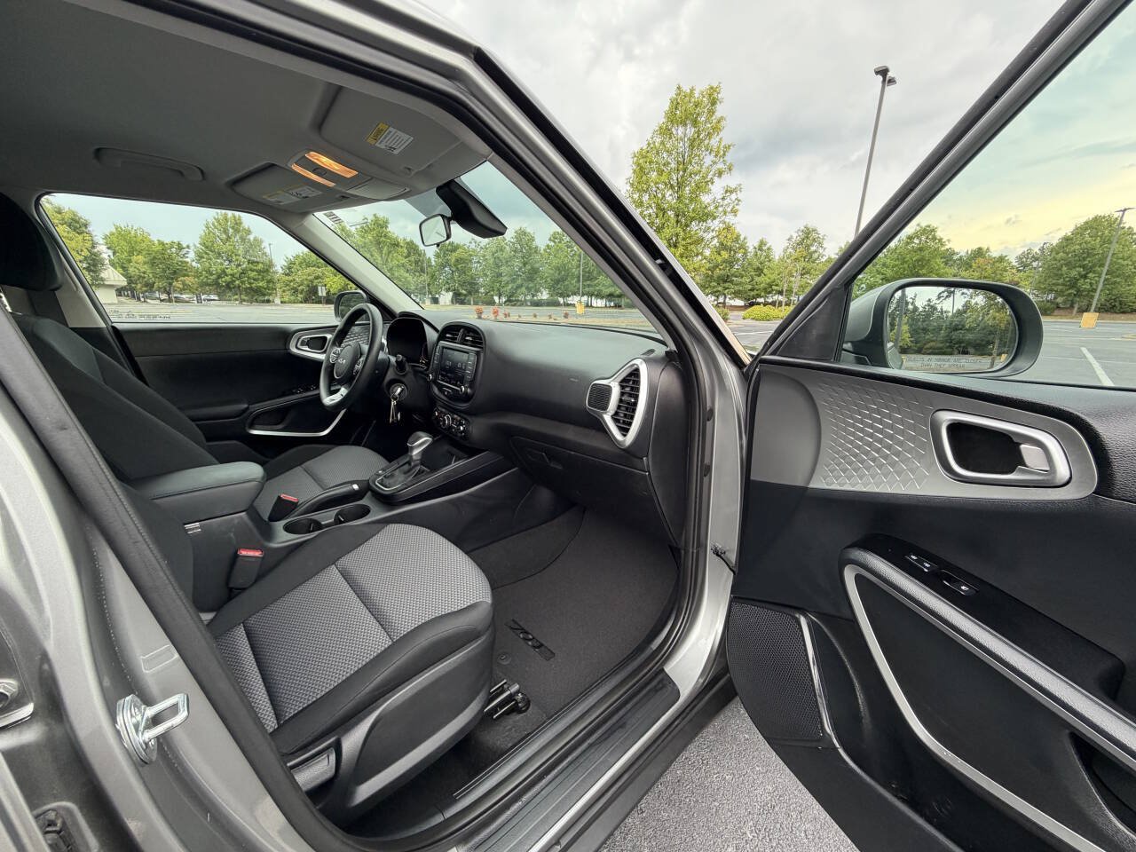 Used 2023 Kia Soul LX w/ LX Technology Package FWD image 18