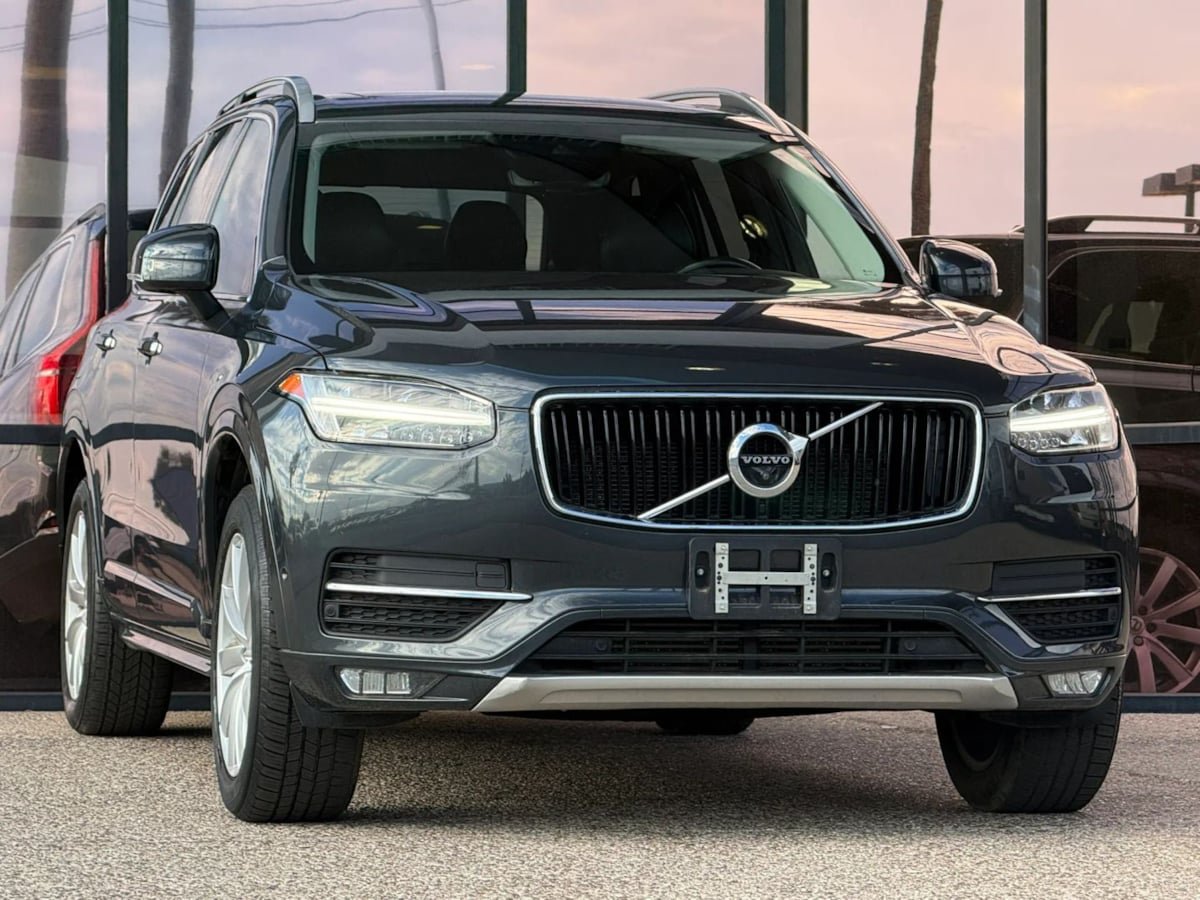 Used 2017 Volvo XC90 T6 Momentum w/ Vision Package AWD/4WD image 18