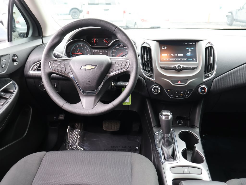 Used 2018 Chevrolet Cruze LT FWD image 17