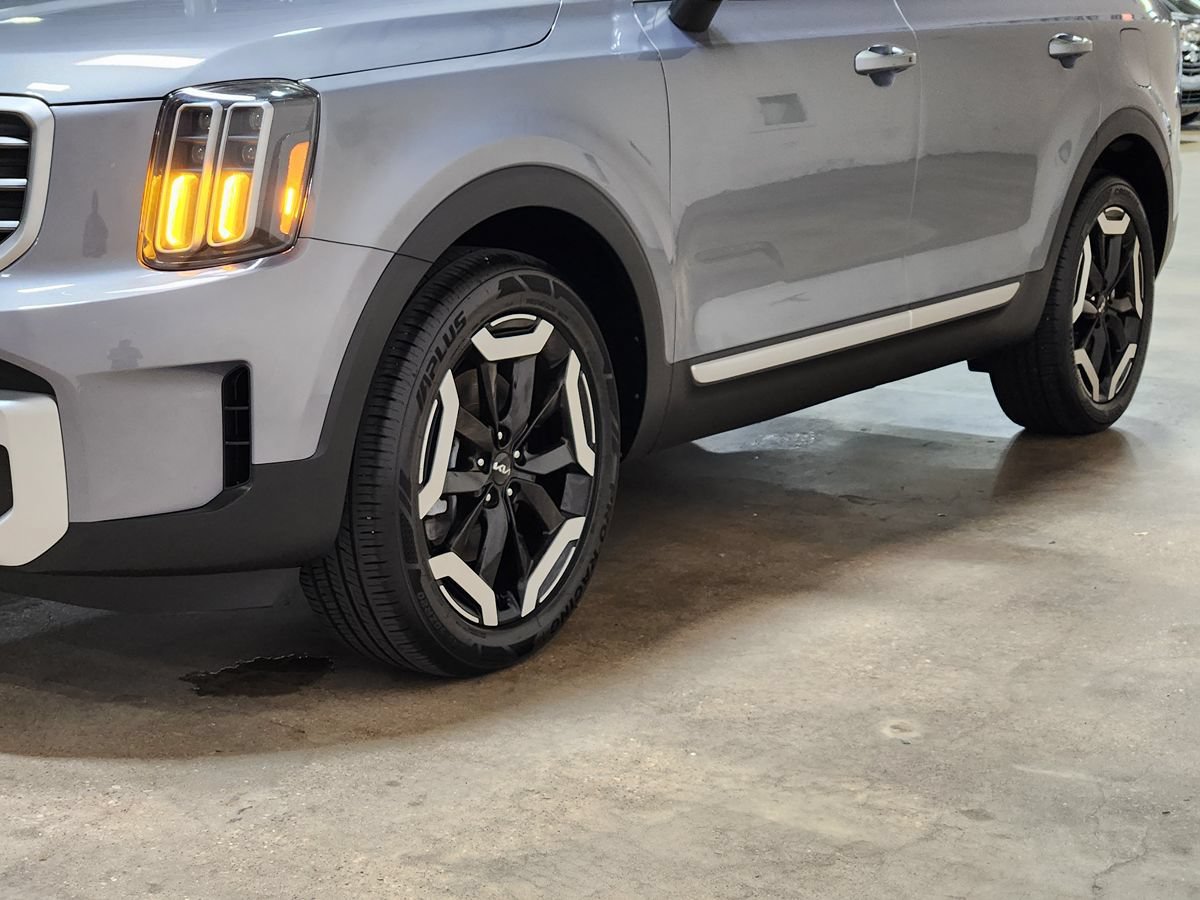 Used 2025 Kia Telluride S FWD image 17