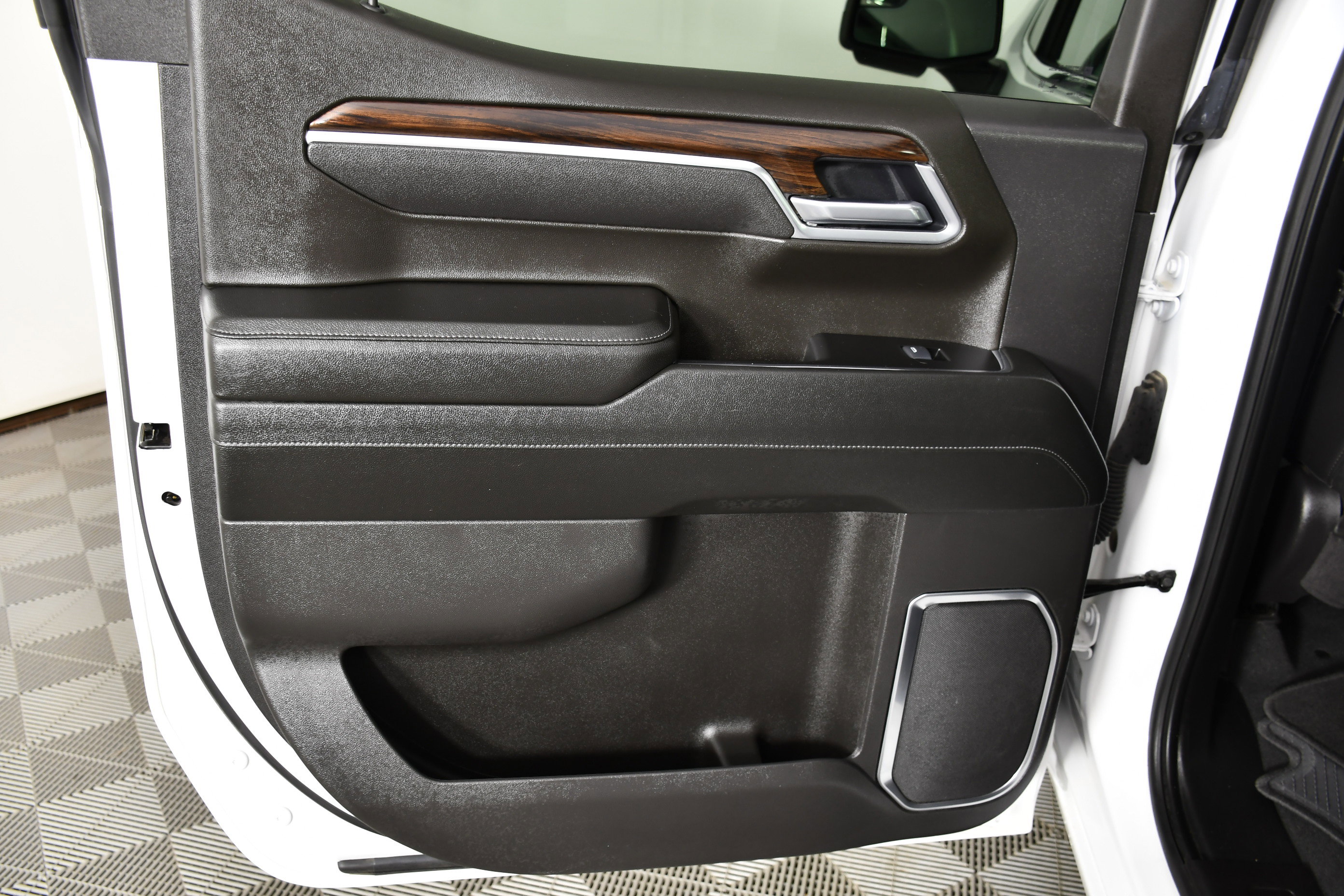 Used 2025 GMC Sierra 1500 SLT image 26