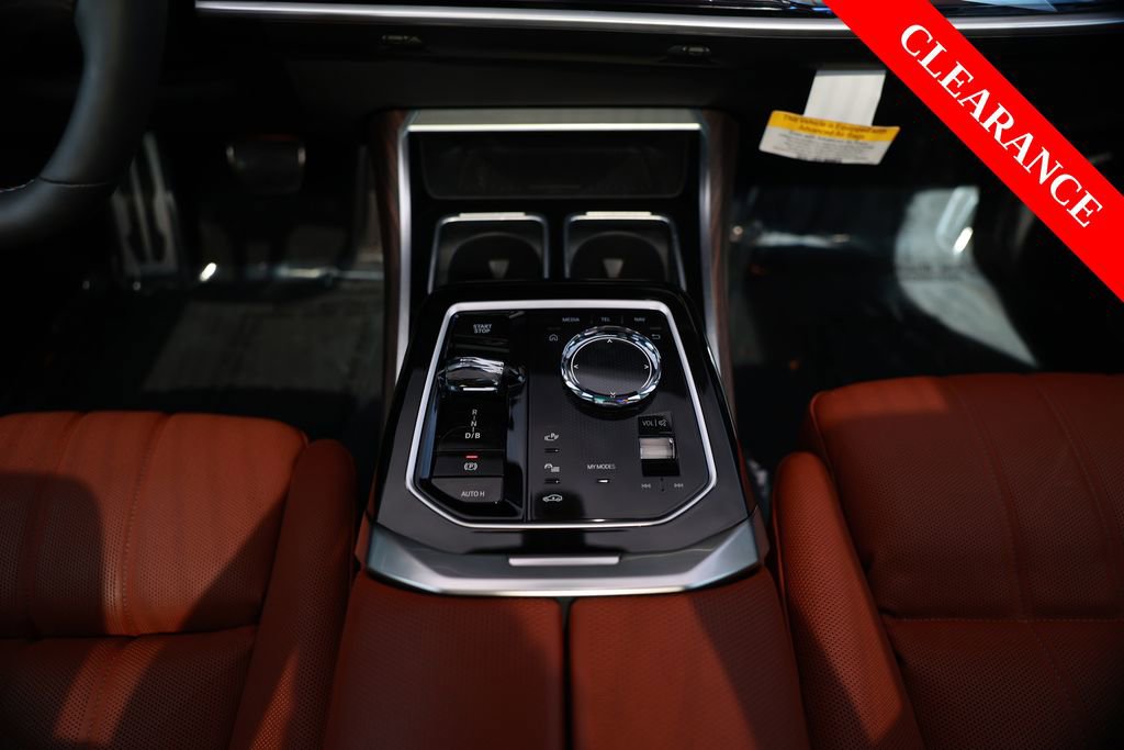 Used 2025 BMW i7 M70 w/ Executive Package image 28