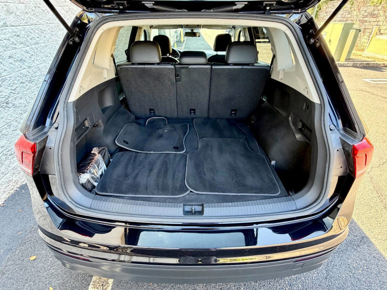 Used 2019 Volkswagen Tiguan SE image 11