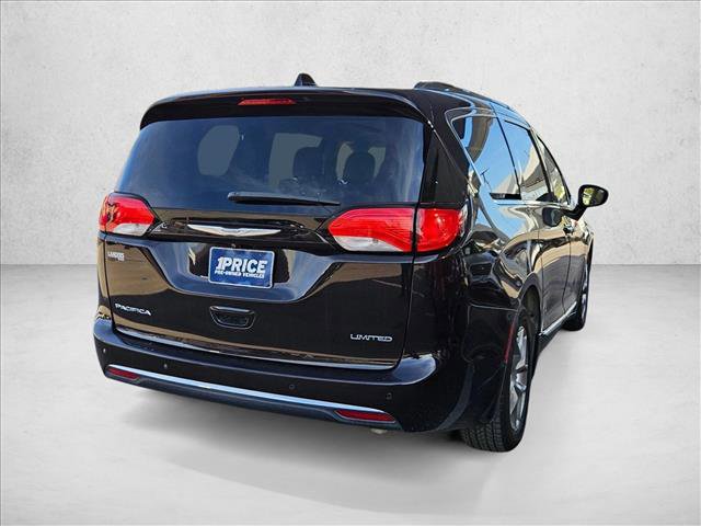 Used 2017 Chrysler Pacifica Limited image 5