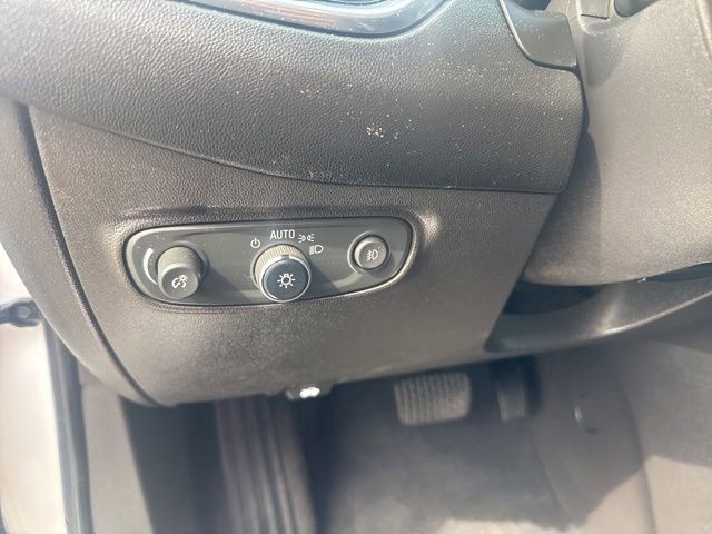 Used 2021 Chevrolet Equinox Premier FWD image 19