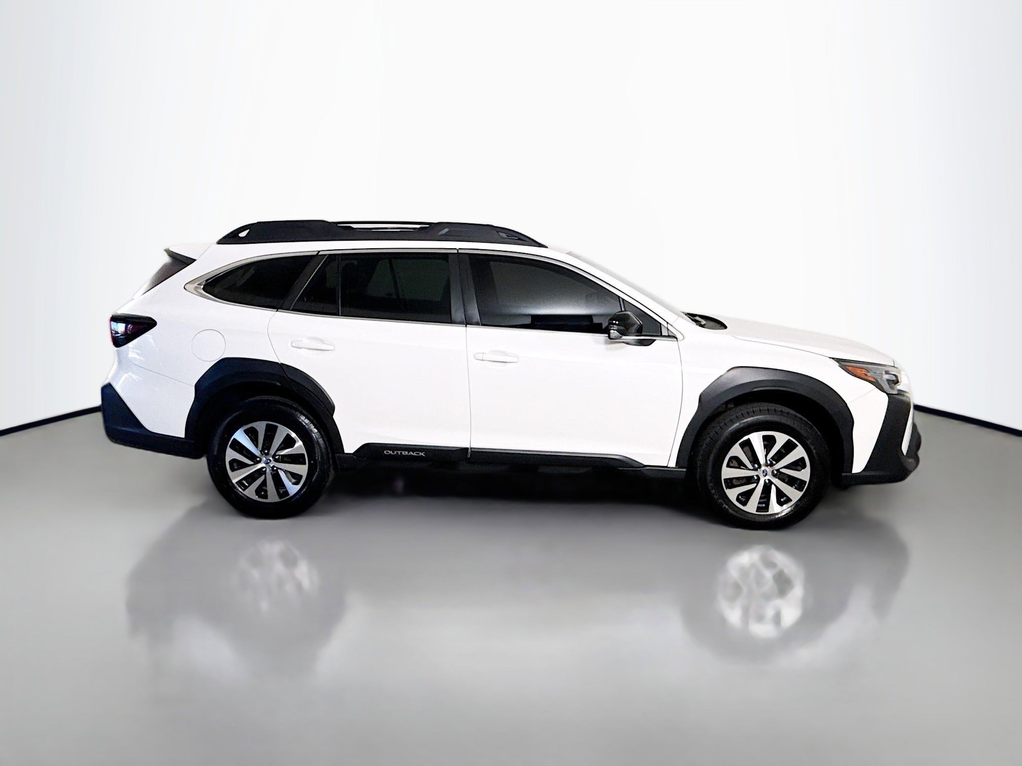 Used 2023 Subaru Outback Premium image 11