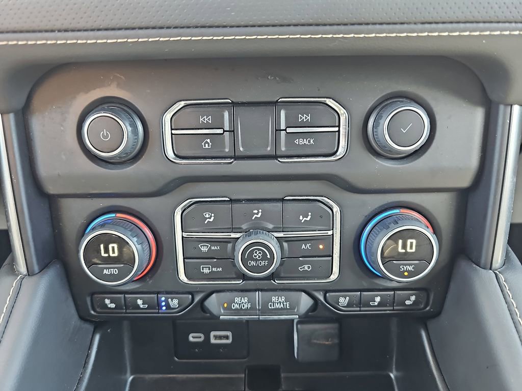 Used 2023 Chevrolet Suburban Premier image 29