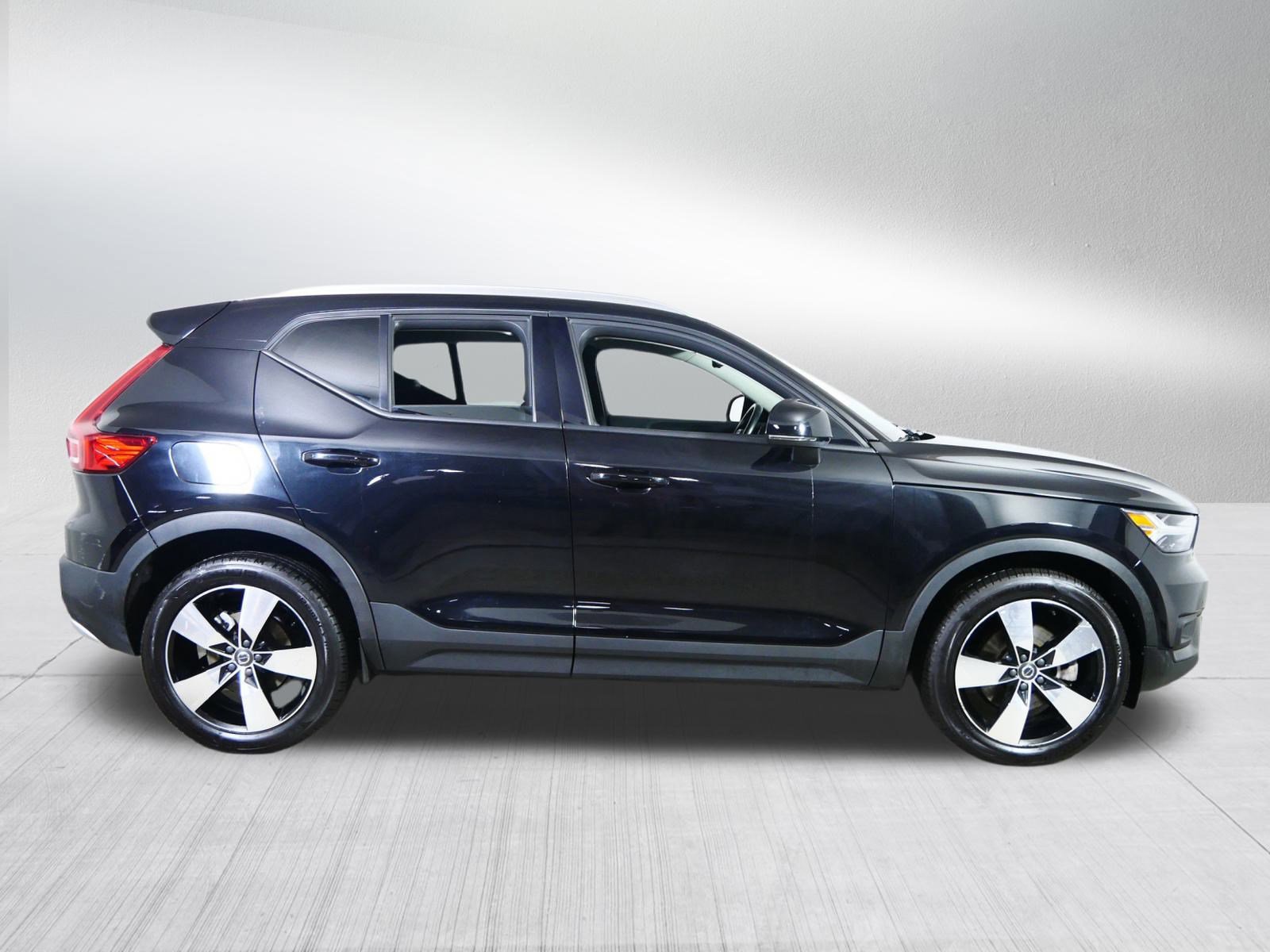 Used 2021 Volvo XC40 T5 Momentum image 8