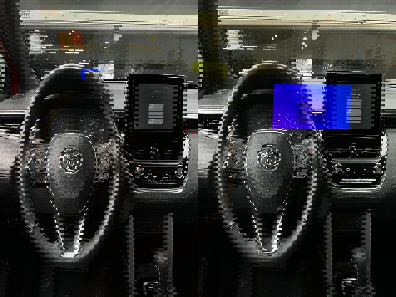 Used 2024 Toyota Corolla Cross SE image 11