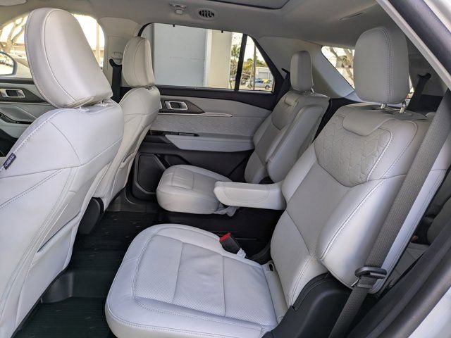 Certified 2025 Ford Explorer Platinum w/ LUX Leather Package image 21