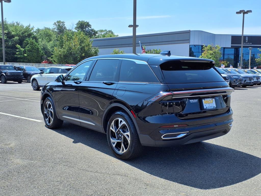 Used 2025 Lincoln Nautilus Premier image 5