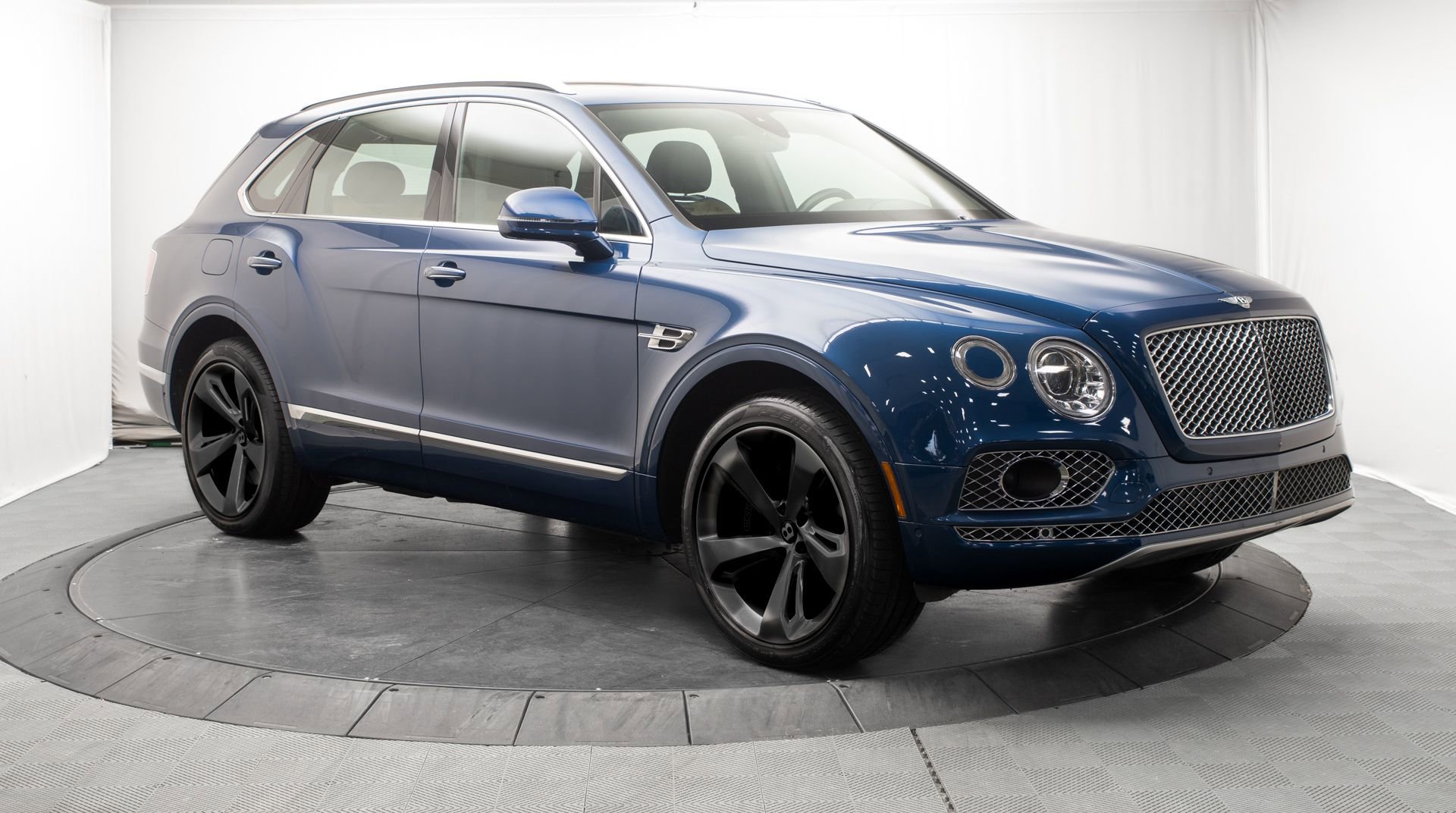 Used 2018 Bentley Bentayga Activity AWD/4WD image 9