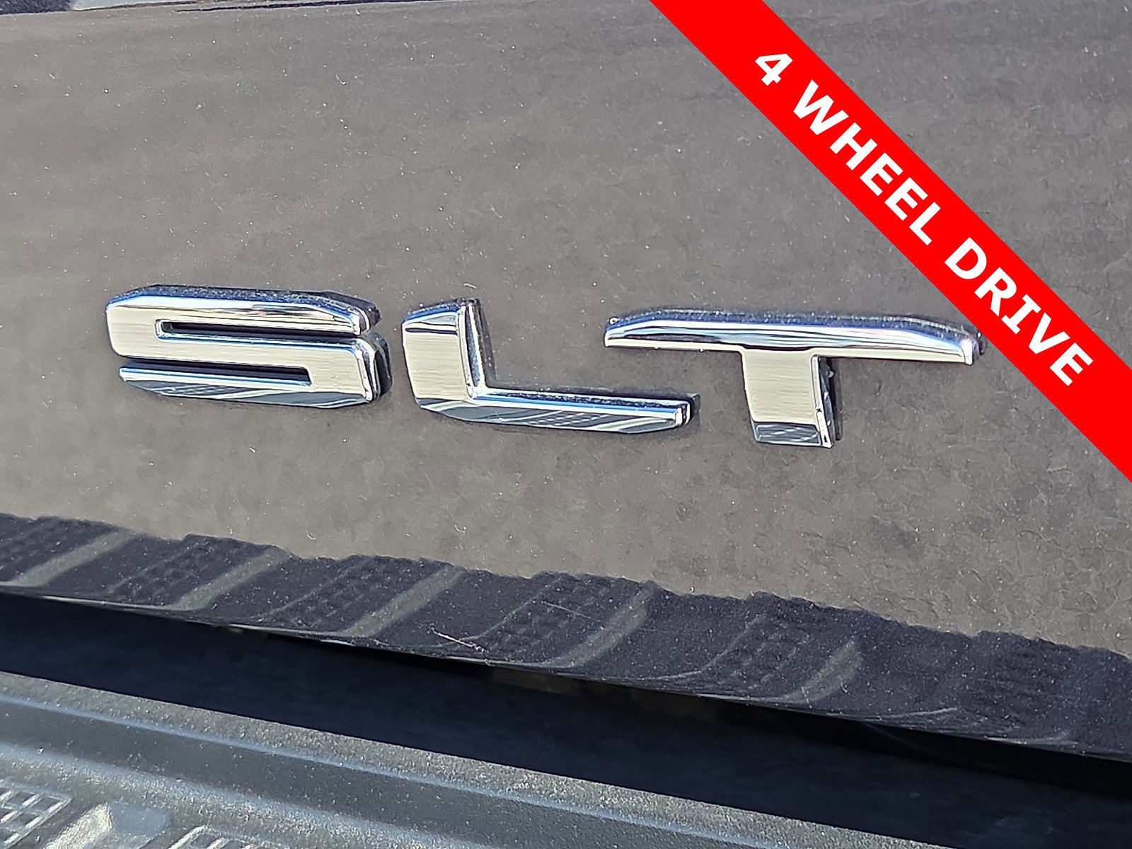 Used 2023 GMC Sierra 1500 SLT w/ X31 Off-Road Package image 8