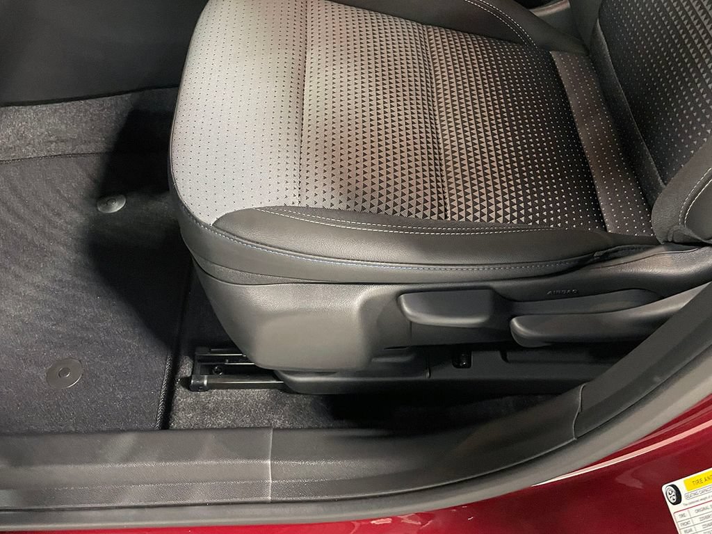 Used 2025 Chevrolet Trax LT FWD image 22