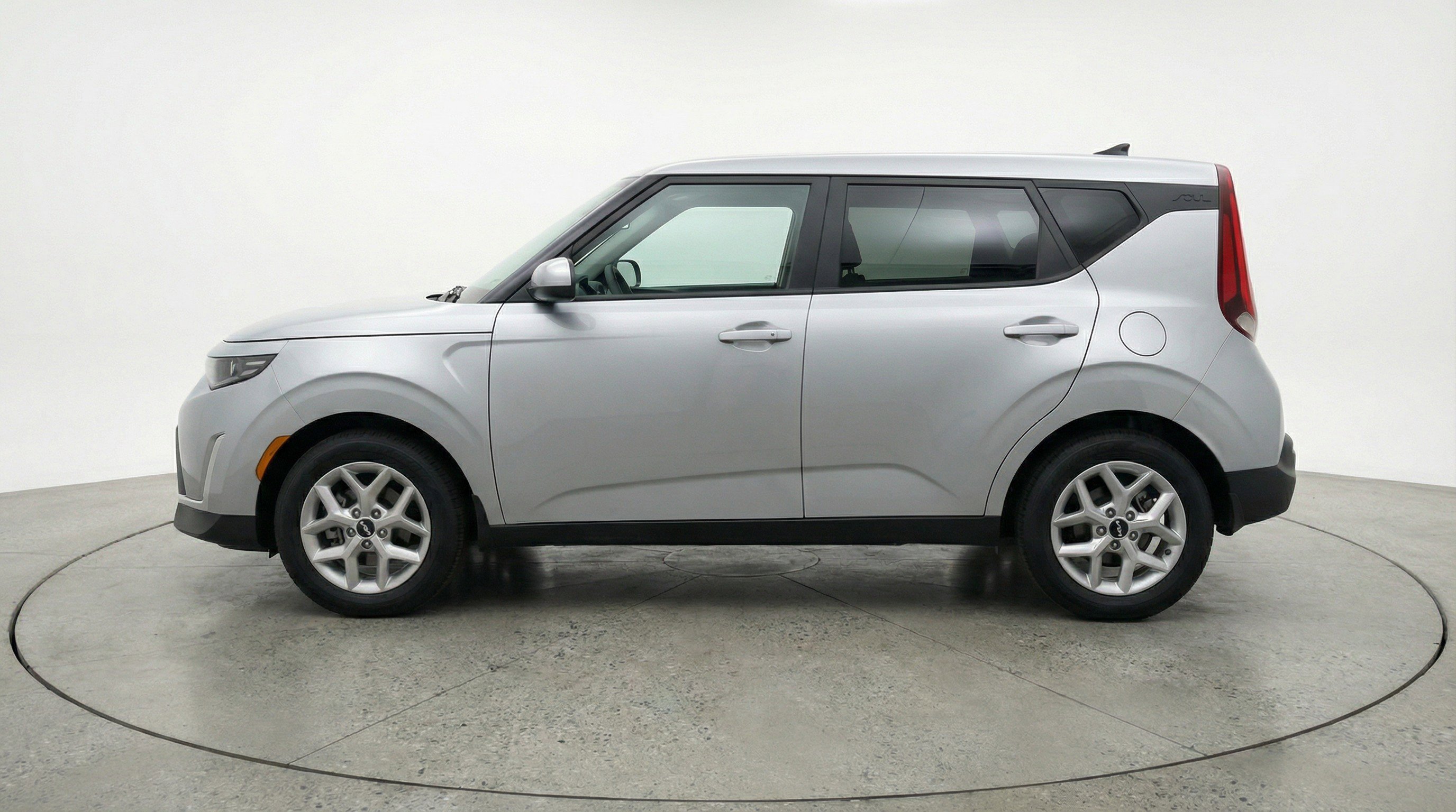 Used 2025 Kia Soul LX w/ LX Technology Package image 5