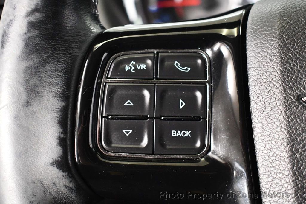 Used 2014 Chrysler Town & Country Touring-L image 35