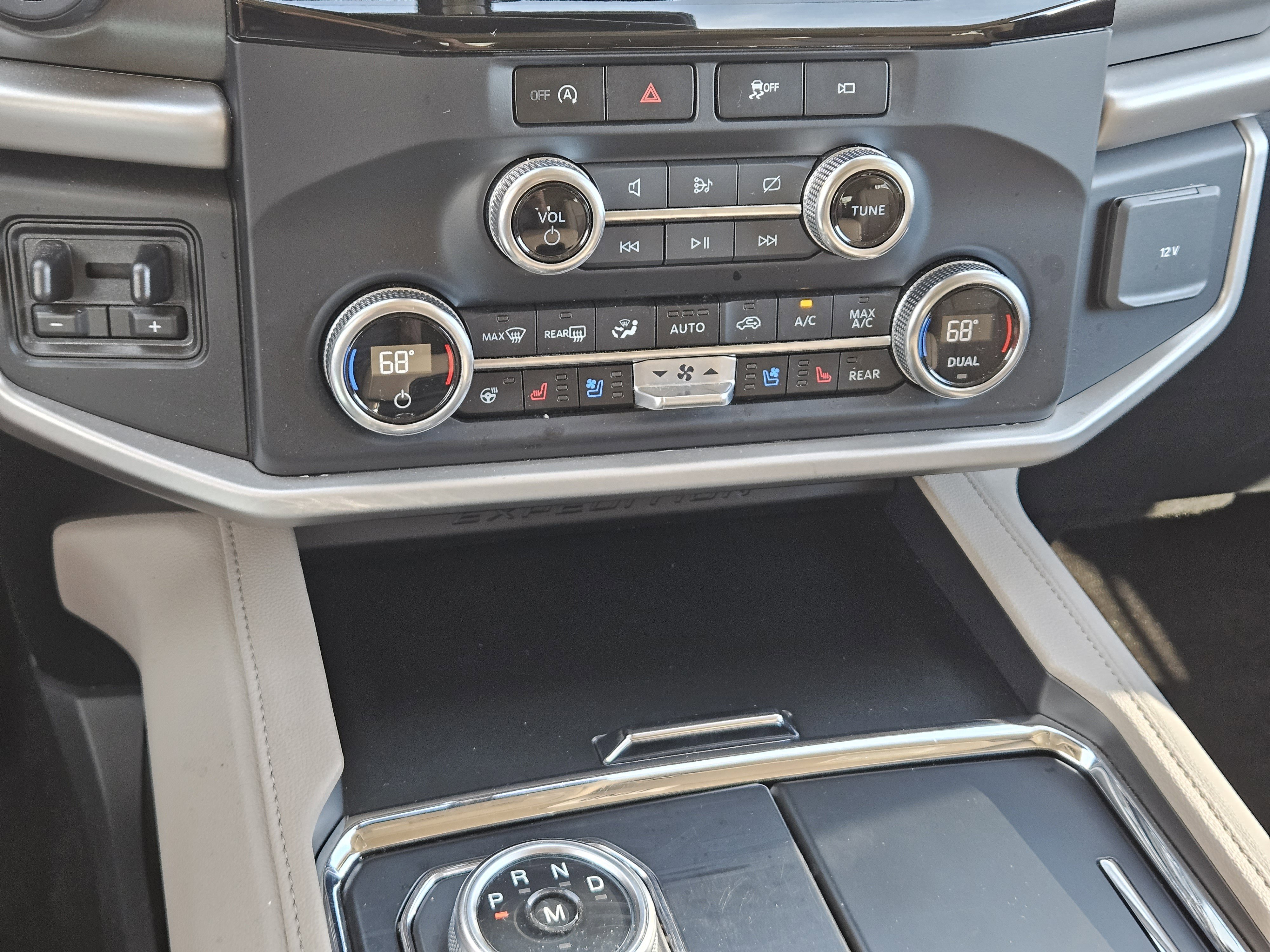 Used 2023 Ford Expedition XLT image 20