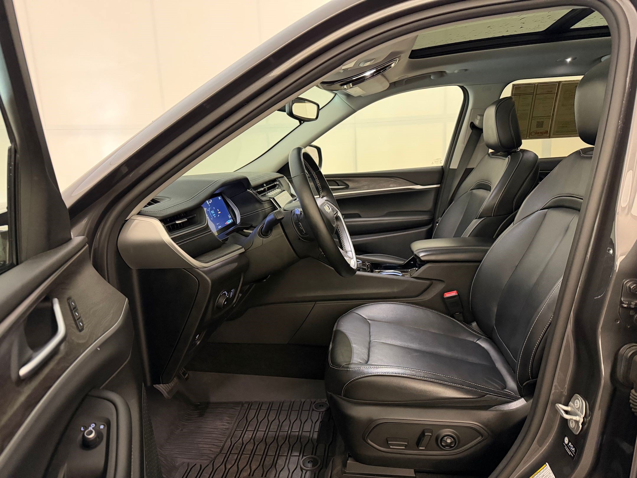 Used 2021 Jeep Grand Cherokee L Limited AWD/4WD image 5