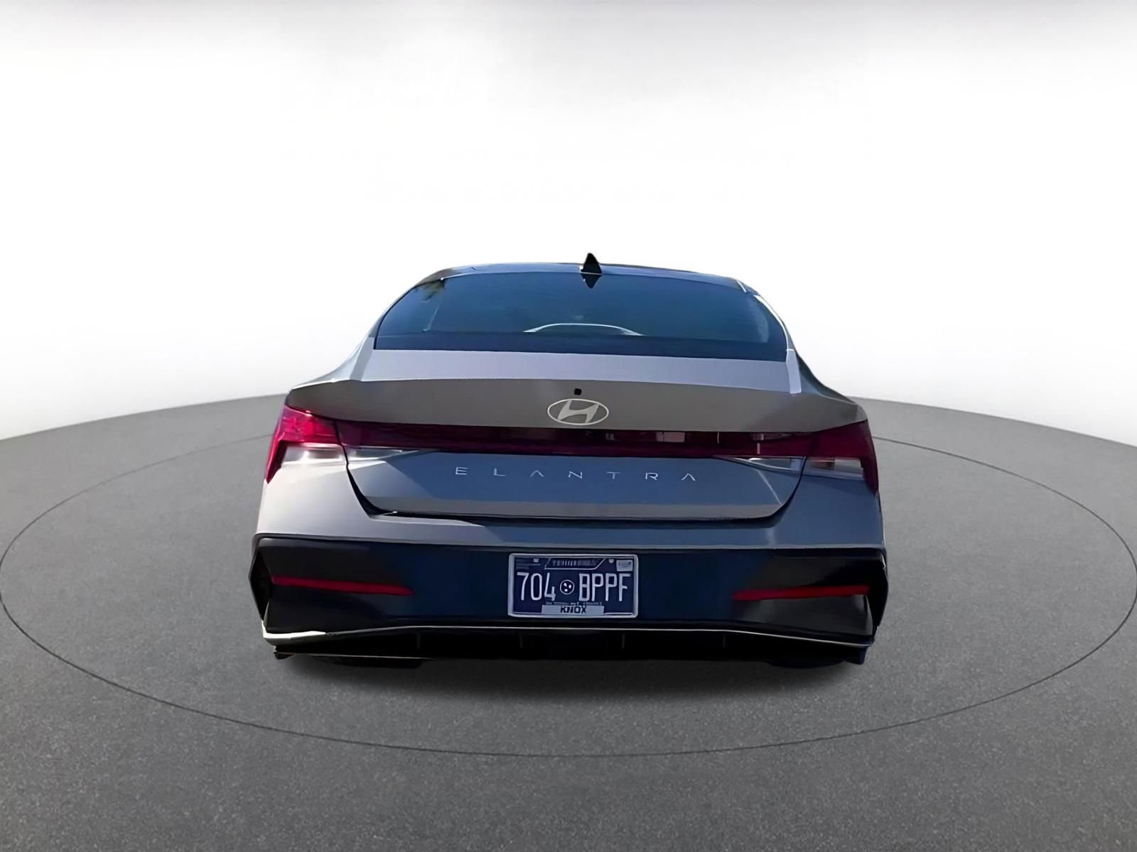 Used 2025 Hyundai Elantra SEL image 12
