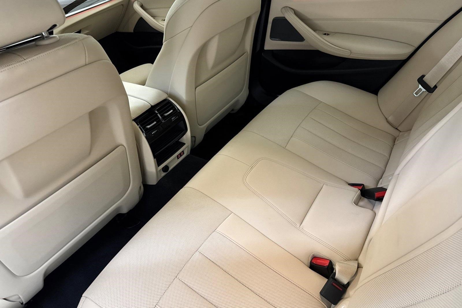 Certified 2023 BMW 530i w/ Premium Package image 28