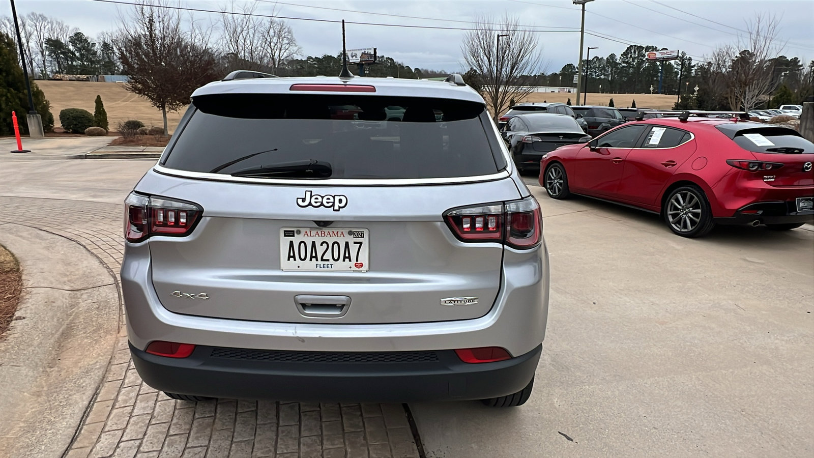 Used 2024 Jeep Compass Latitude image 9