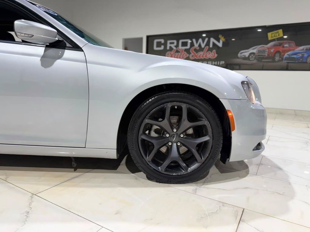 Used 2023 Chrysler 300 S RWD image 5