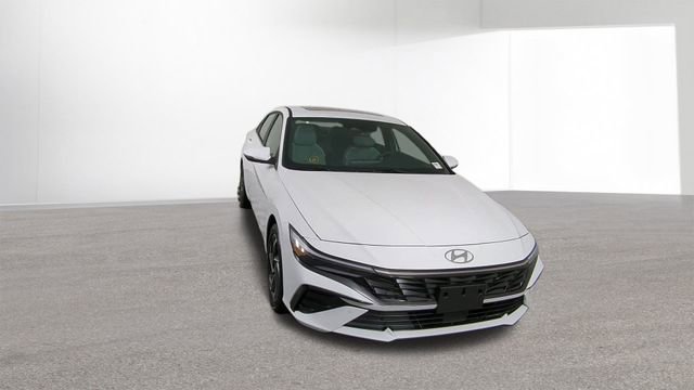Used 2024 Hyundai Elantra Limited image 3