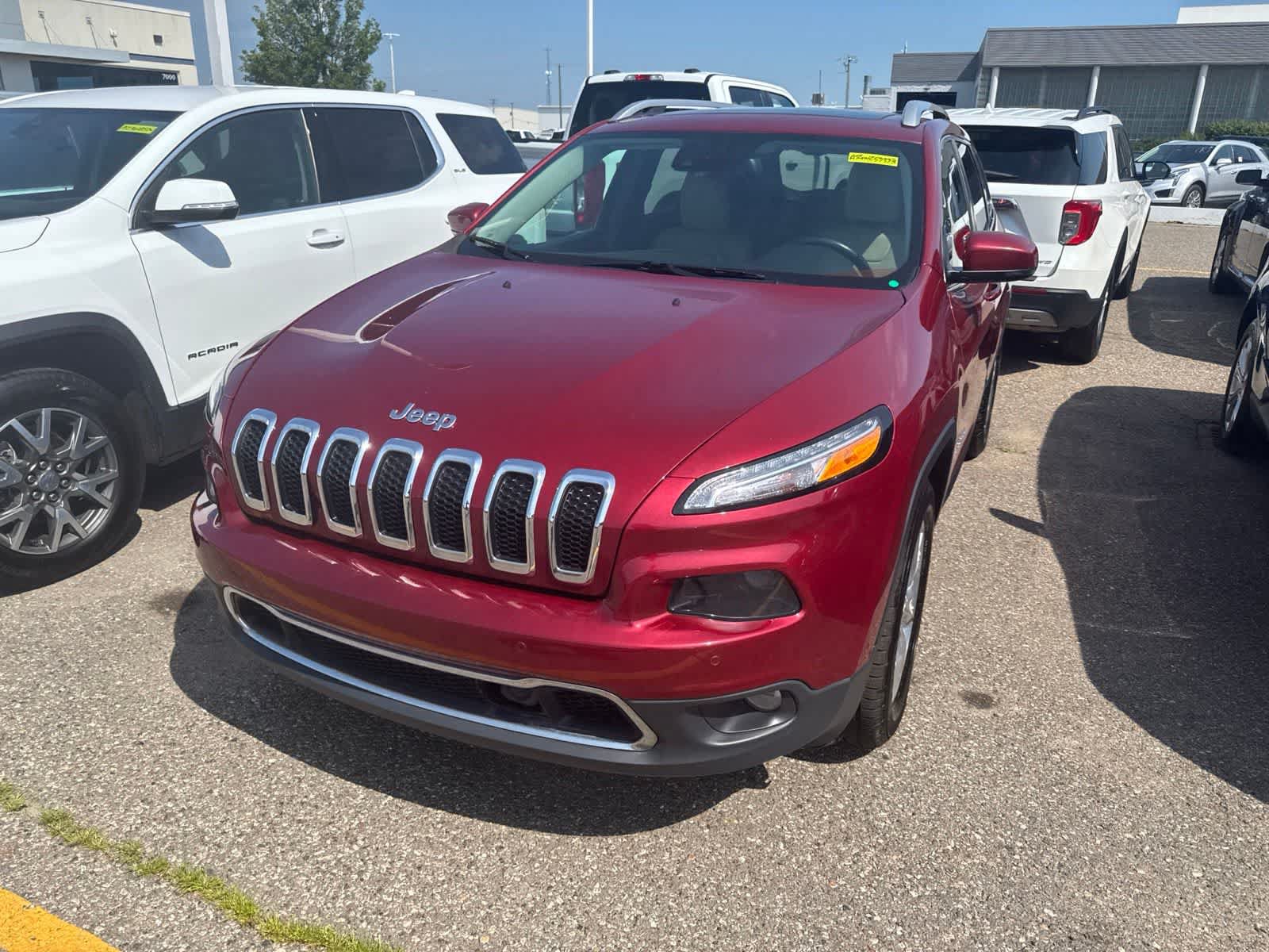 Used 2016 Jeep Cherokee Limited w/ Luxury Group AWD/4WD image 3