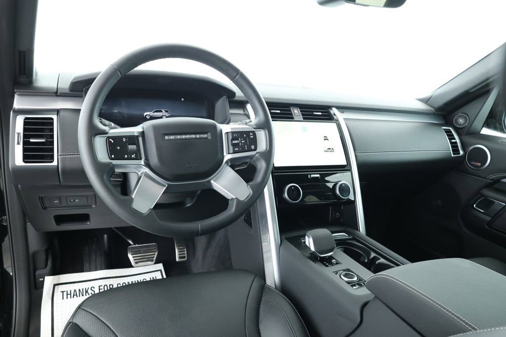 Used 2024 Land Rover Discovery Dynamic SE image 11