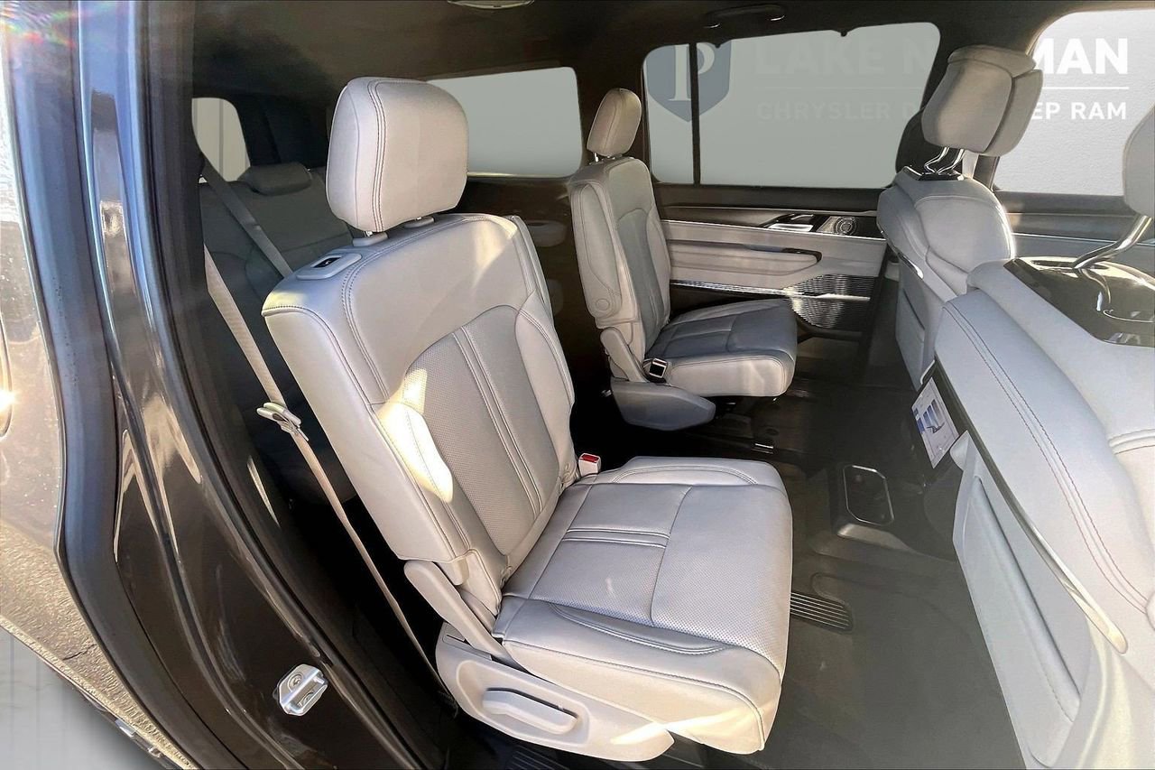 New 2026 Jeep Grand Wagoneer L Summit w/ Premium Group III image 23