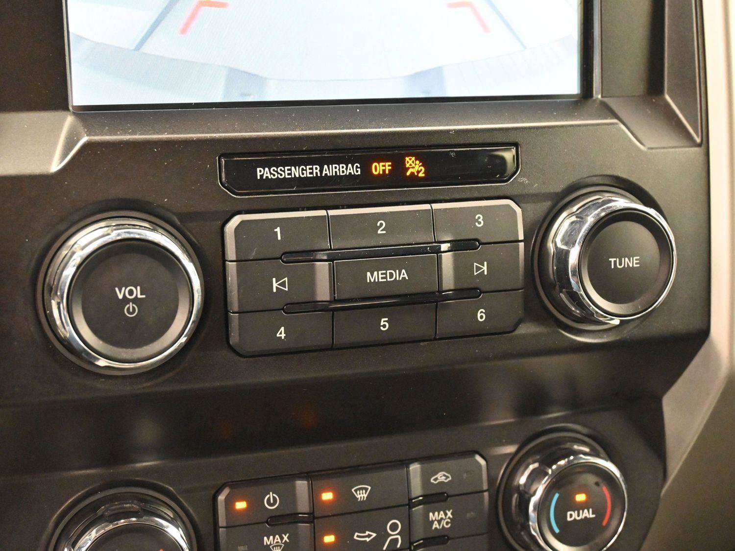 Used 2019 Ford F250 Lariat w/ Chrome Package image 24