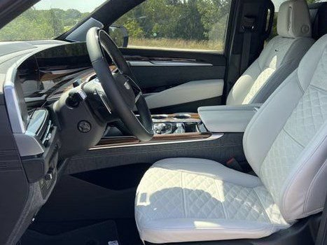 New 2026 Cadillac Escalade ESV Platinum Luxury AWD/4WD image 19