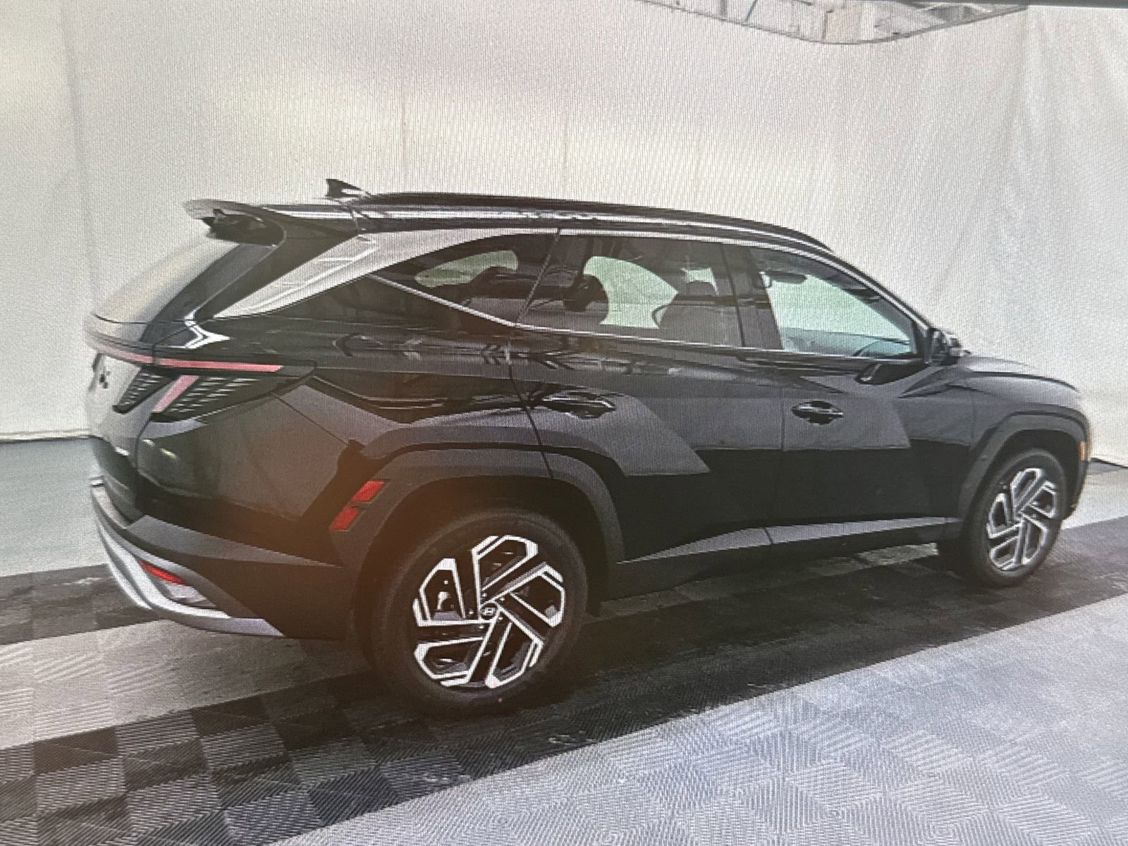 Used 2026 Hyundai Tucson Limited AWD/4WD image 2