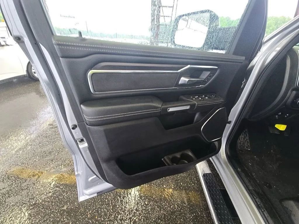 Used 2025 RAM 1500 Laramie AWD/4WD image 9