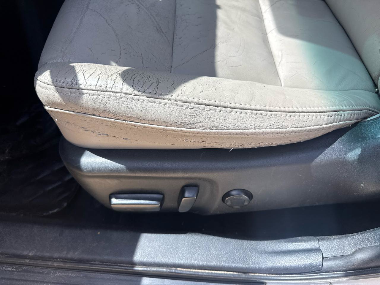 Used 2015 Toyota Avalon XLE FWD image 13