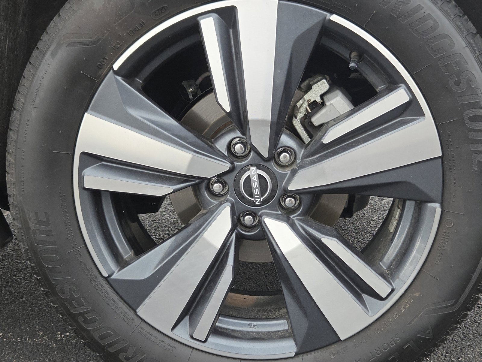 Used 2024 Nissan Rogue SL image 12