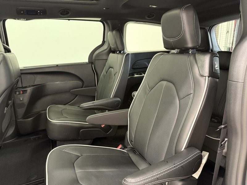 New 2026 Chrysler Pacifica Limited image 21