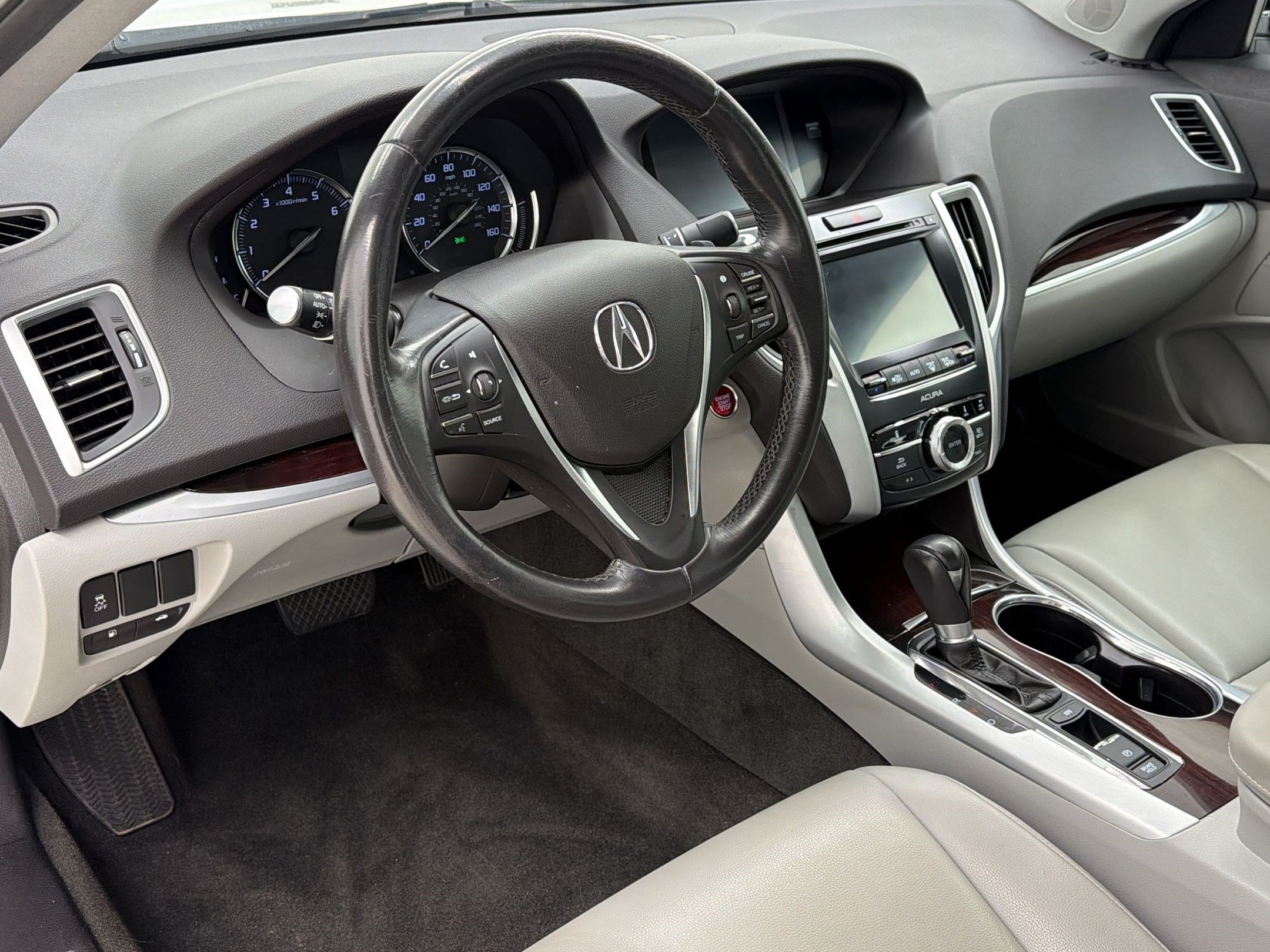 Used 2017 Acura TLX FWD image 4