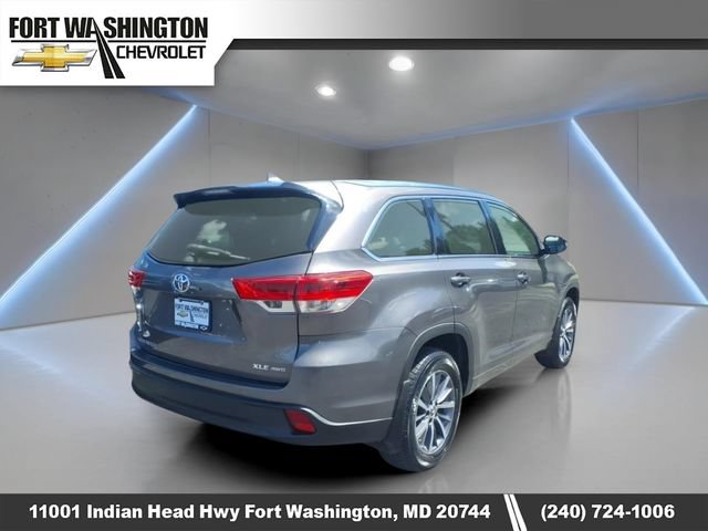 Used 2017 Toyota Highlander XLE AWD/4WD image 3
