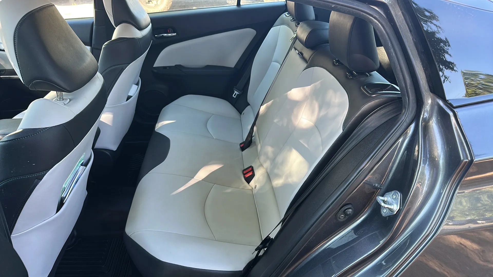Used 2017 Toyota Prius Four w/ Advanced Technology Package FWD image 17