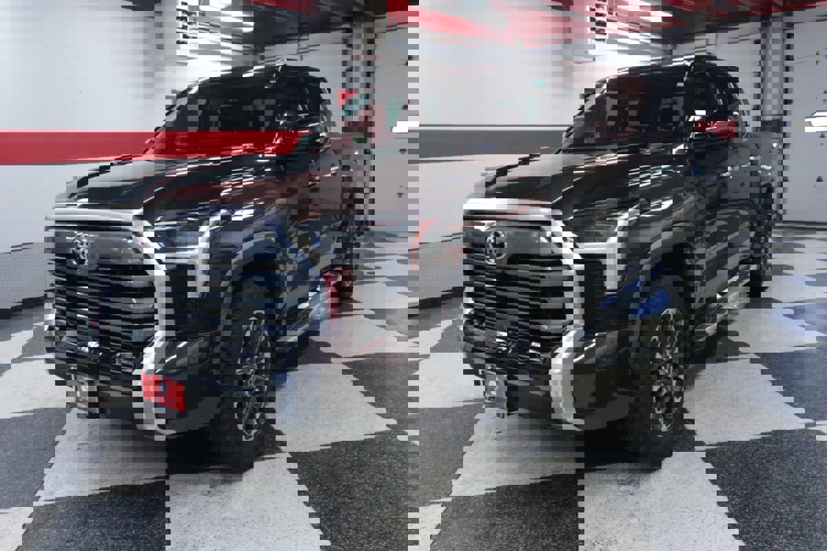 Used 2023 Toyota Tundra Limited w/ Power Package image 5