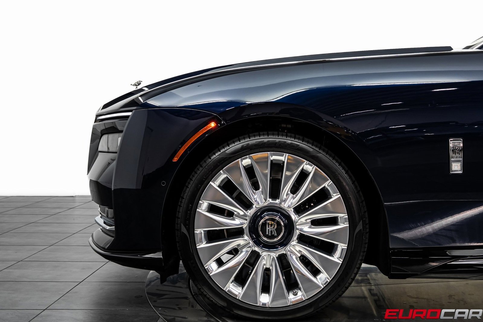 Used 2024 Rolls-Royce Spectre image 13