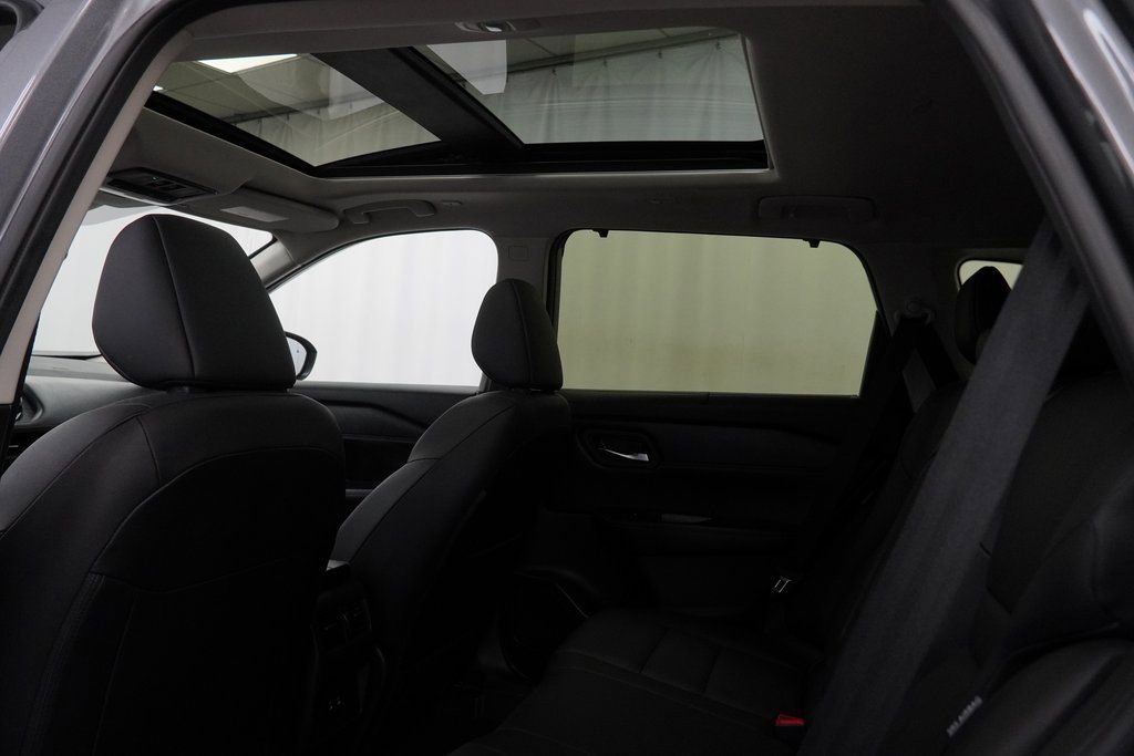 Used 2024 Nissan Rogue SV w/ SV Premium Package image 20